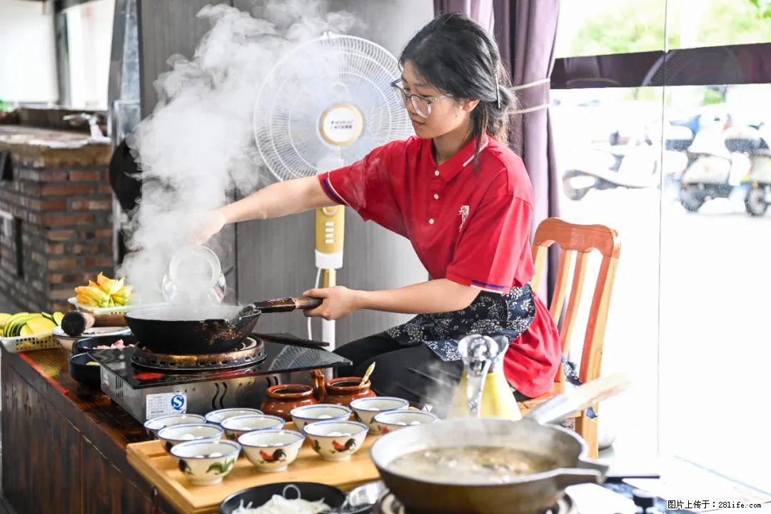 全网追的“扁担女孩”，找了一份暑假工，时薪12元 - 宜春生活资讯 - 宜春28生活网 yichun.28life.com